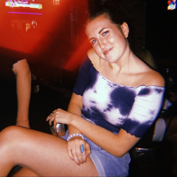 Meet your Posher, Lauren - Picture 3 of 3